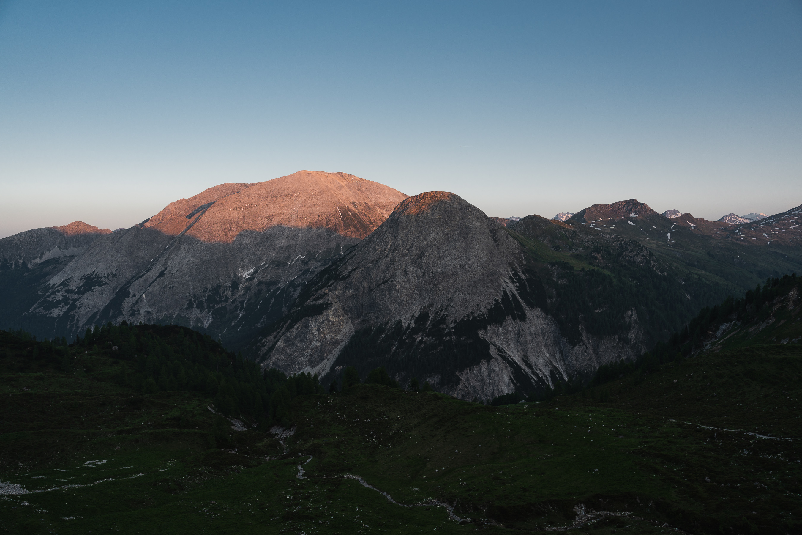 DEIN BERGMOMENT mit Sonnenaufgang