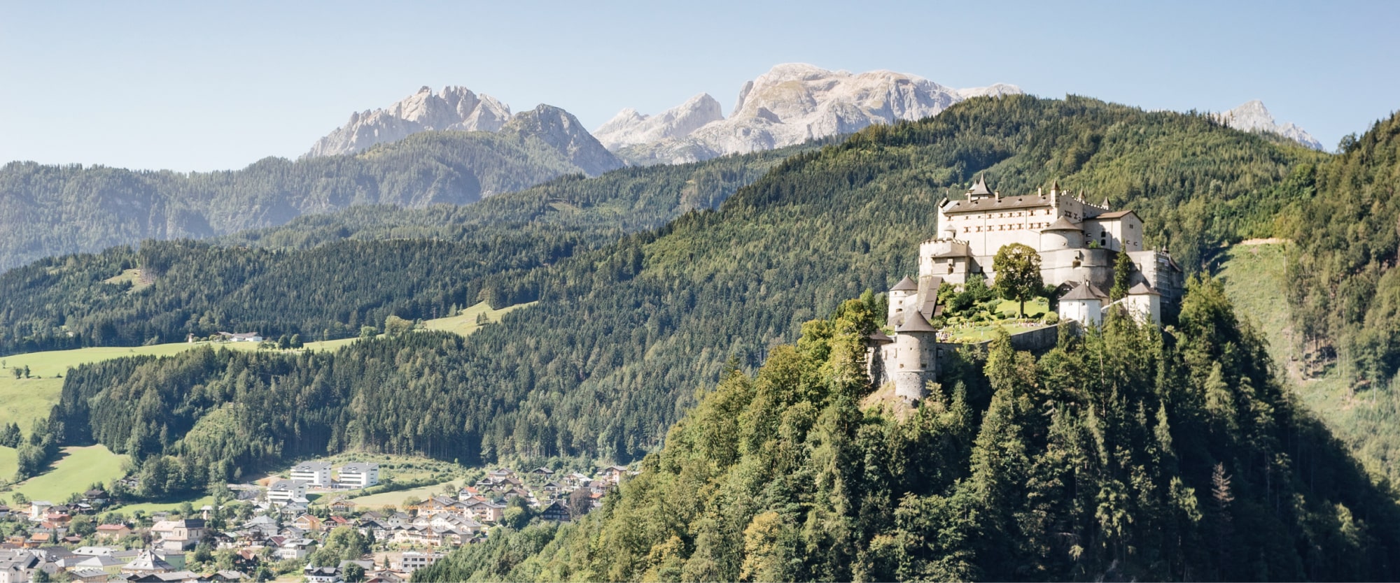 Burg Hohenwerfen © shuttestock.com