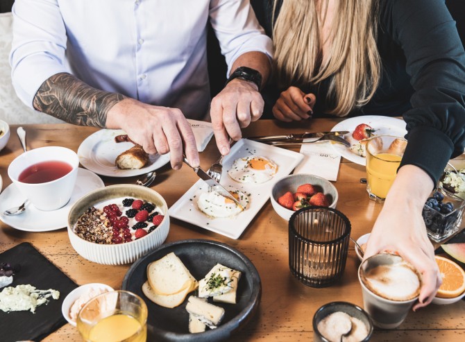 Reichhaltiges Frühstück für zwei Personen im Hotel Montanara