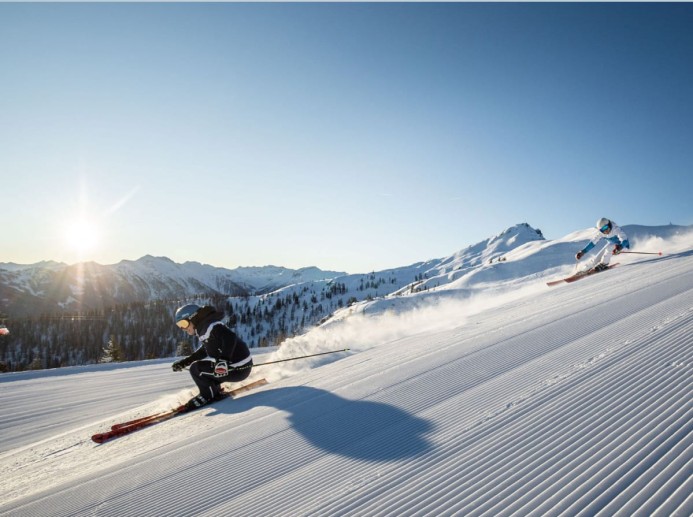 Zwei Skifahrer in Snow Space Salzburg © Salzburger Sportwelt