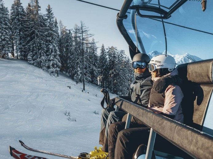 Skifahrer auf Lift in Snow Space Salzburg © Tourismusverband St- Johann