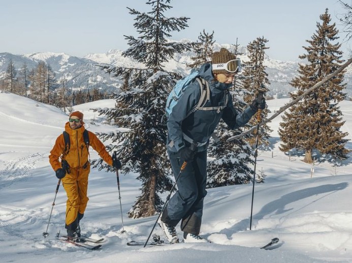 Skitourengeher in Alpendorf ©  Tourismusverband St. Johann