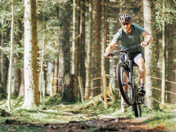 Hermann Maier fährt E-Bike in Flachau © Flachau Tourismus - Markus Kohlmayer
