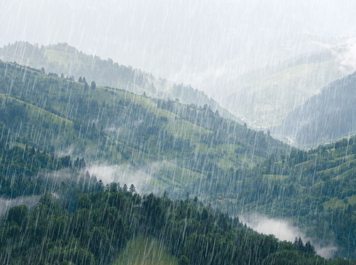 Berge, Regen © shutterstock.com